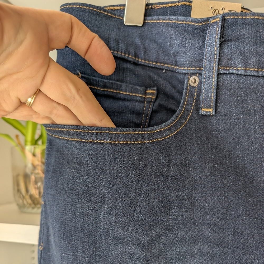 NWT Levi's Women's 315 Shaping Bootcut Jeans Dark Blue Size 14 Medium 32x32 - Picture 7 of 13